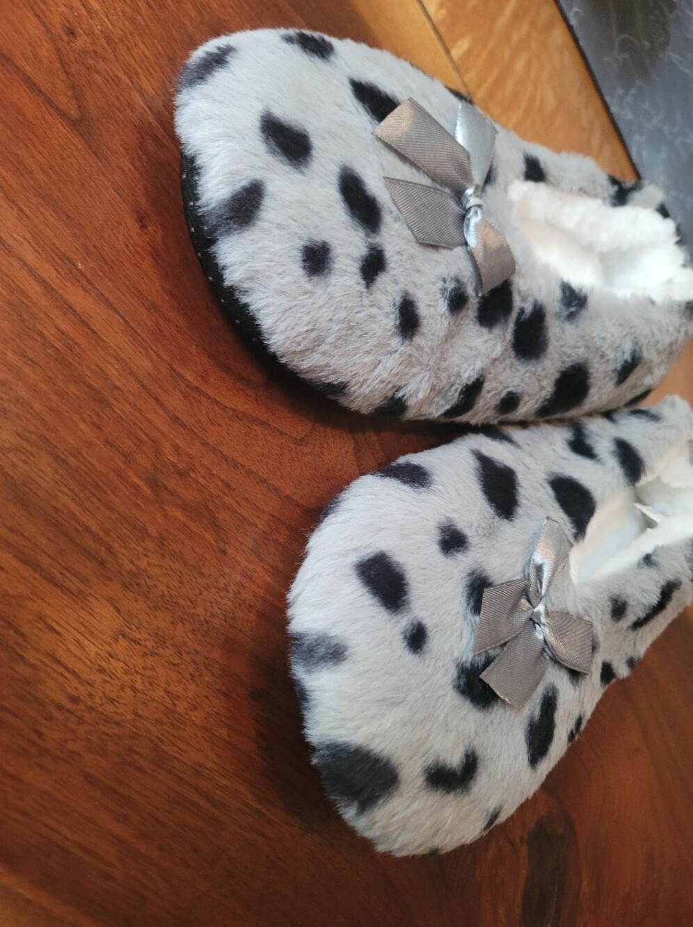 Faux Fur Snow Leopard Print Slipper Socks NWOT - Picture 4 of 7